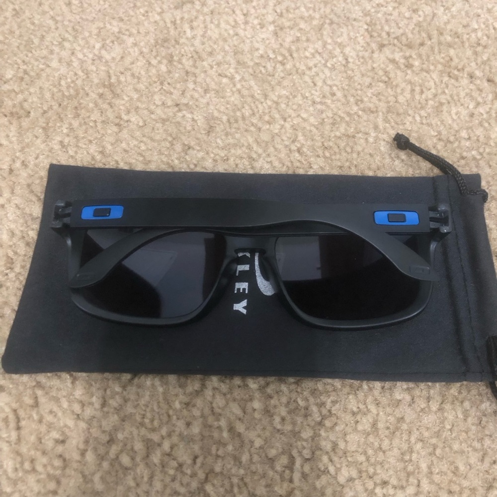 Oakley Holbrook Blue Reflective 9102 Matte Black Frame - Picture 3 of 8
